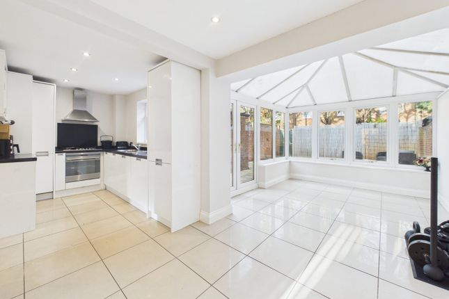 117, Crown Meadow, Berkshire photo 4