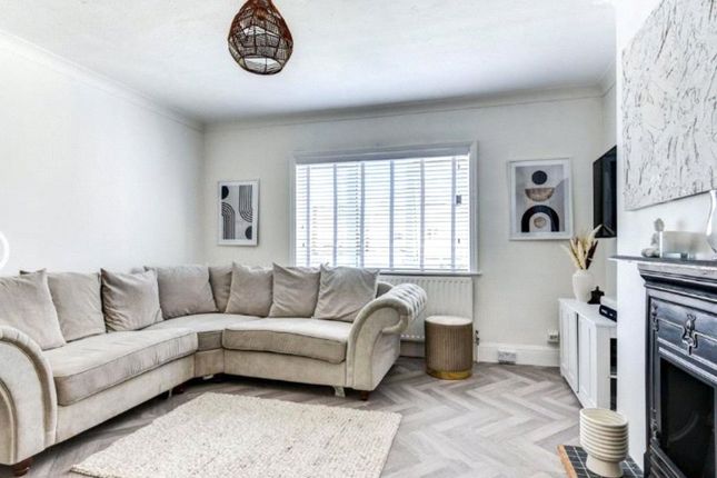 625, Room 5, 9, Stocker Road, West Sussex photo 3