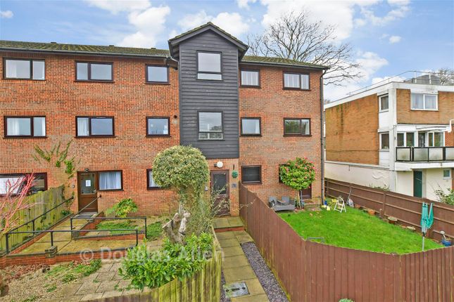 Darlington Court, Broomwood Gardens, Brentwood photo 4