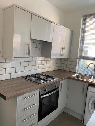 Thumbnail Terraced house to rent in Western Mount, Leeds