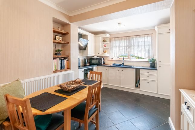 15 Woodland Road, Ystradowen photo 4