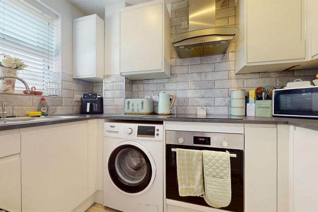 2, Grosmont Close, Milton Keynes photo 4