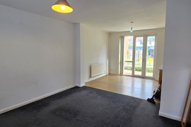 3, Stuart Crescent, Hayes photo 2
