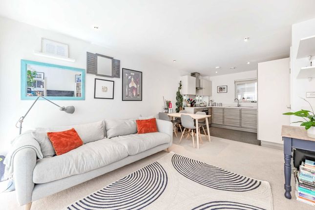 Flat 56, Parker Building, Freda Street, London photo 3
