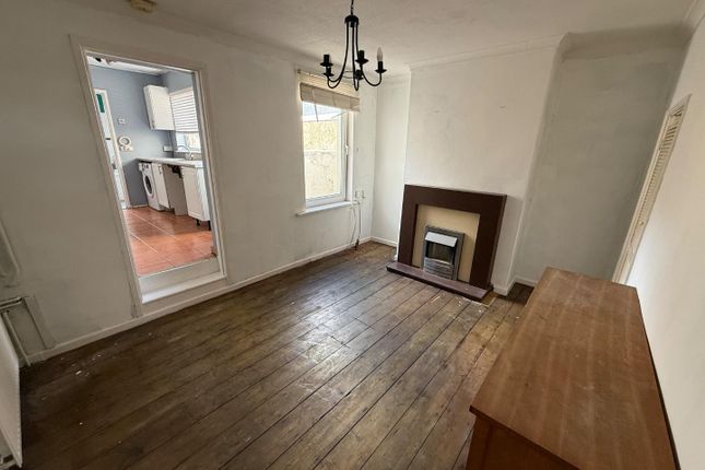 14, Crombey Street, Swindon photo 3