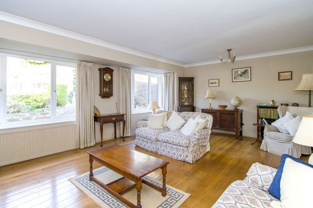 1, Lynton Close, Sully photo 3