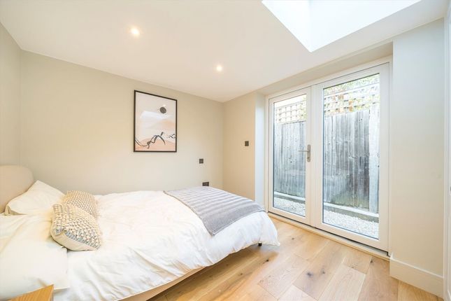 Flat 1, 12, Deburgh Road, London photo 4