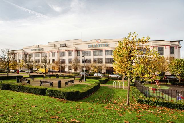 2-bed flat on Flat 108, Ovaltine Court, Ovaltine Drive, KINGS LANGLEY, £255,000