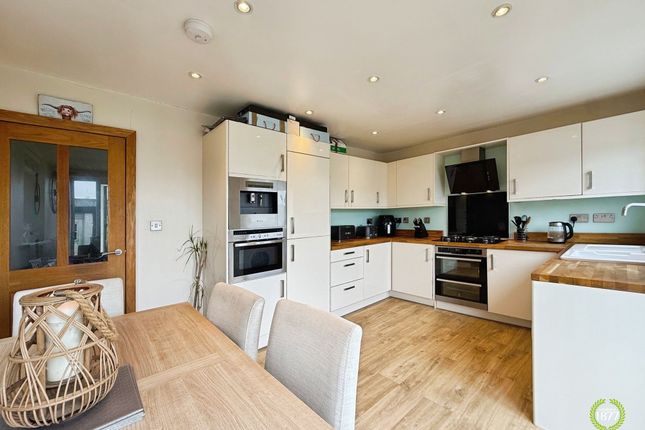 5 Micklehurst Crescent, Burnley photo 3