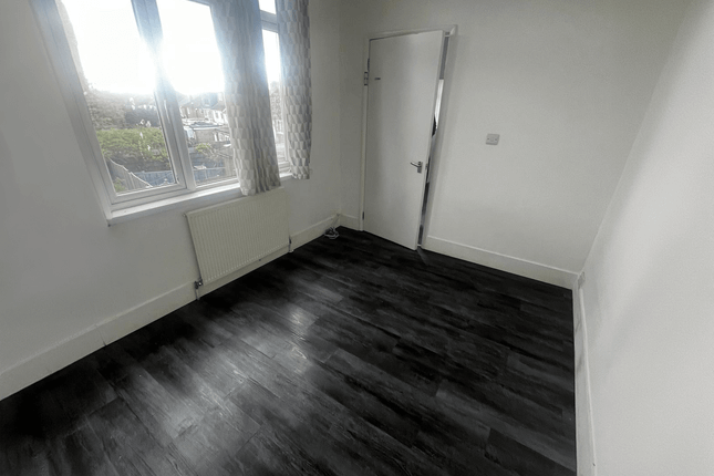 Flat to rent in Oakdale Avenue, Northwood