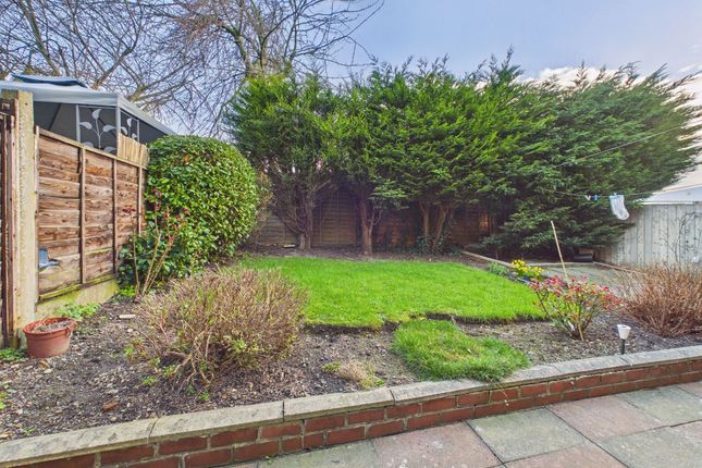 25 Weymouth Gardens, Gateshead photo 4