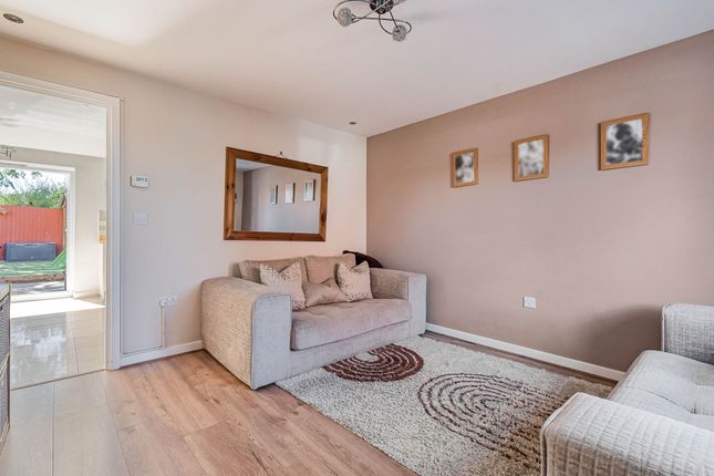 11 Ray Close, Swindon photo 4