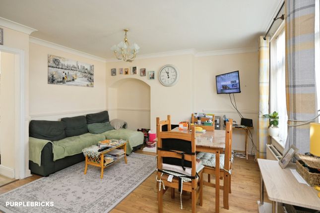 Hunters Hall Road, Dagenham photo 4