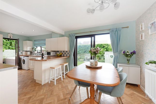 1, Sandalwood Close, Clanfield photo 2