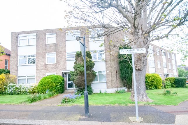 Thumbnail Flat to rent in Flat 6, Highfield Cloisters, Hadleigh Road, Leigh-On-Sea