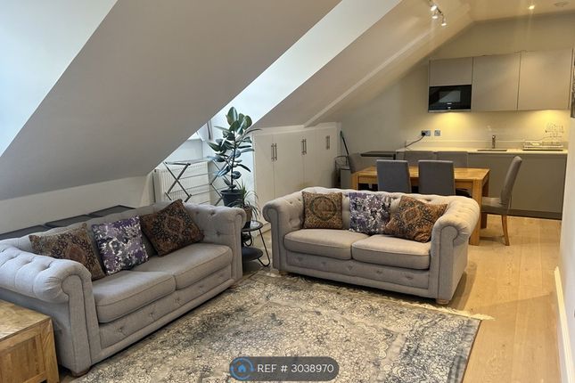 Flat, The Avenue, Surbiton photo 2