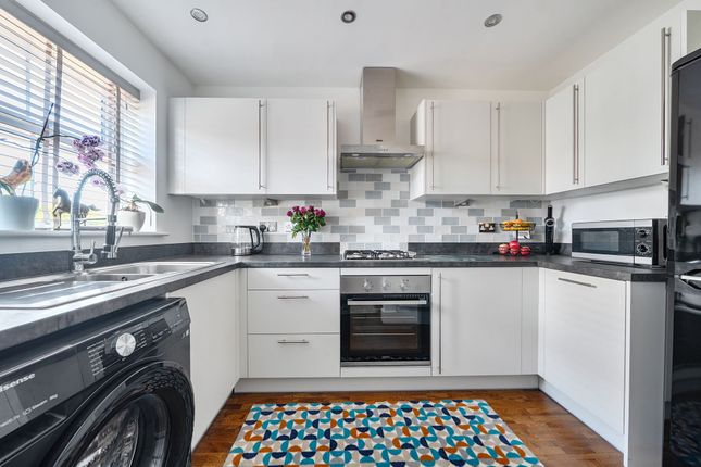12 Patricia Way, Chichester photo 3