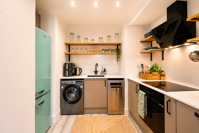 Apartment 2, 2, Town Meadow, Brentford photo 4