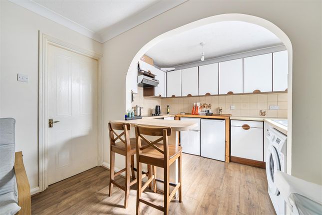 Hook Road, Surbiton photo 3