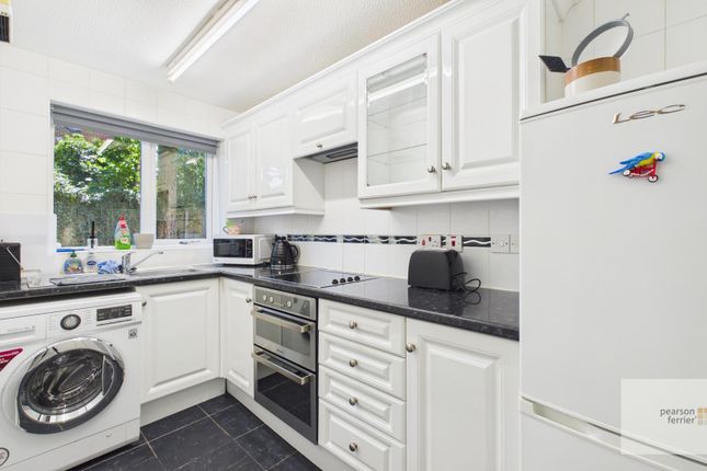 24, Waterloo Court, Bury photo 4