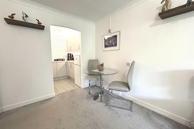 27 Lynwood, Victoria Road, Wilmslow photo 4