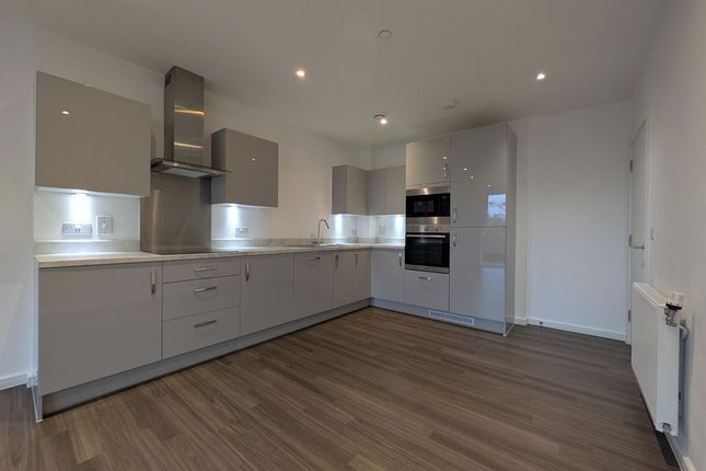 42 Blackburn Court, Bollo Lane, London photo 3