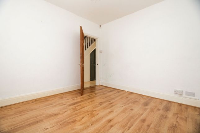 10 Dunraven Street, Barry photo 4