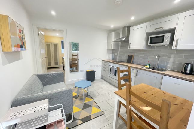 gardenroom02, Derwent Avenue, Kingston Vale photo 3