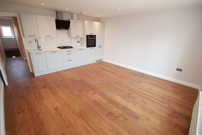 Thumbnail Flat to rent in Station Road, Rickmansworth