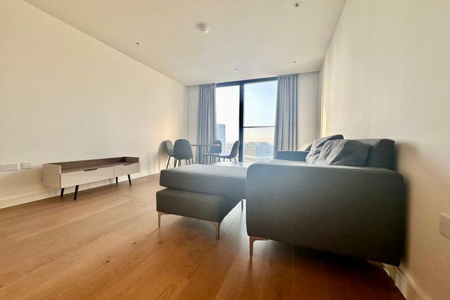 Flat to rent in Marsh Wall, London