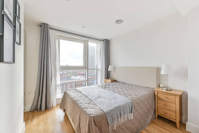 Flat for sale in St George Wharf, Vauxhall, London