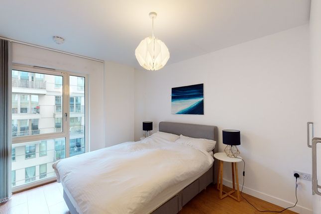 Flat to rent in Barge Walk, London