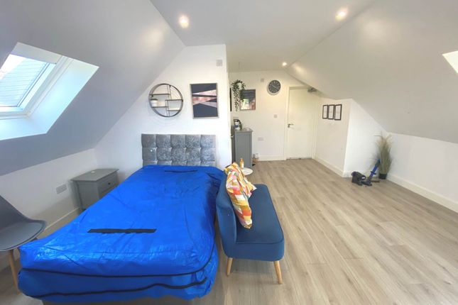 Studio house on Room 12, Headstone Road, Harrow, £1,100/mo