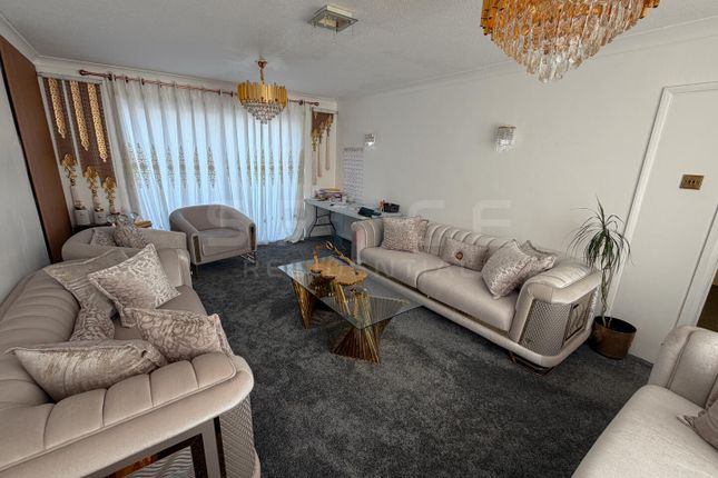 1b, Heronsgate, Edgware photo 3