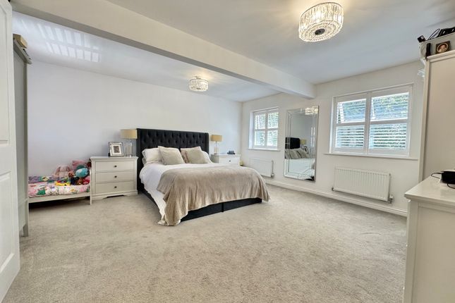 4 Castilian Way, Whiteley, Fareham photo 2
