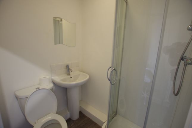 Room to rent in Briggate, Shipley