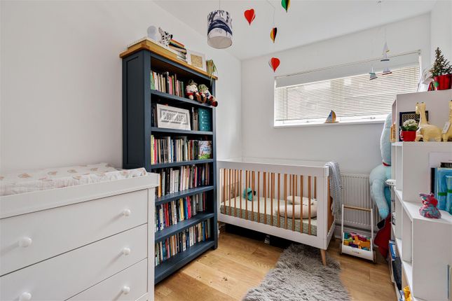 Flat for sale in Big Hill, London