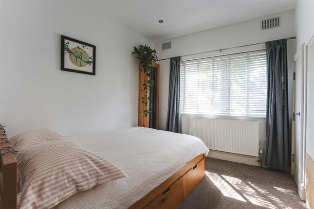 Flat for sale in Amhurst Road, London