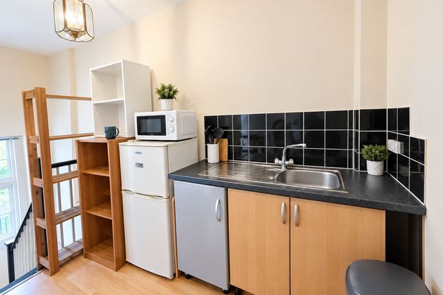 56 Trafalgar Avenue, London photo 4