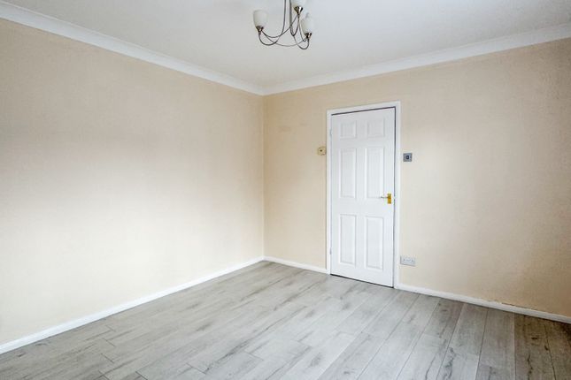44 Balmoral Road, Gaywood, Norfolk photo 3