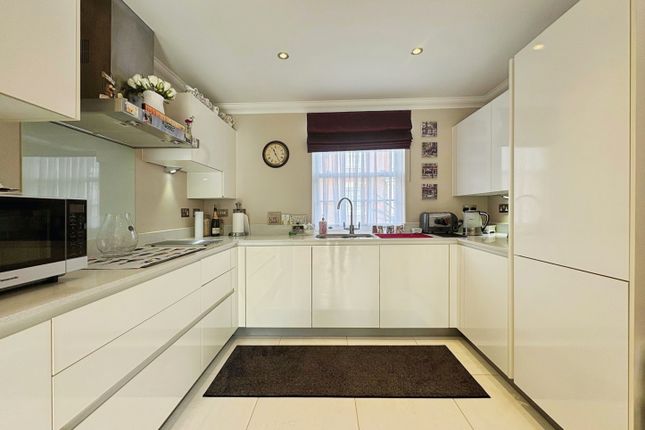 8, Hillrick Crescent, Yeovil photo 4