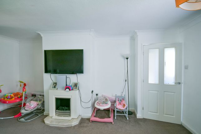2, Garesfield Gardens, Burnopfield photo 4