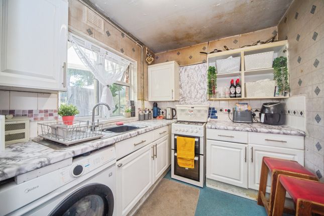 155, Carnation Road, Hampshire photo 4