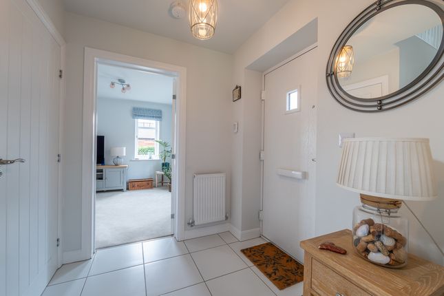 2, Larches Avenue, Tatenhill photo 4