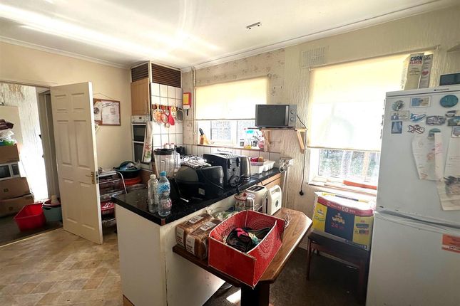 2, Clare Road, Stanwell photo 4