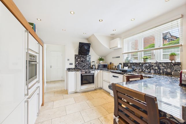 1 Blenheim Close, Princes Risborough photo 3