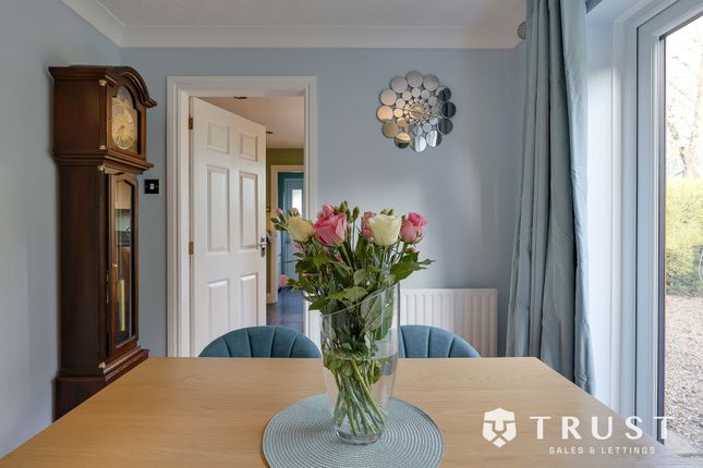 5 Richmond Park Avenue, Liversedge photo 3