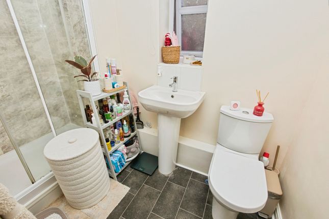 5, Finings Court, Staffordshire photo 4