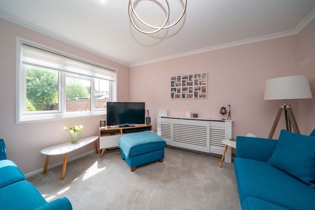 5 Hillside Close, Abbots Langley photo 3