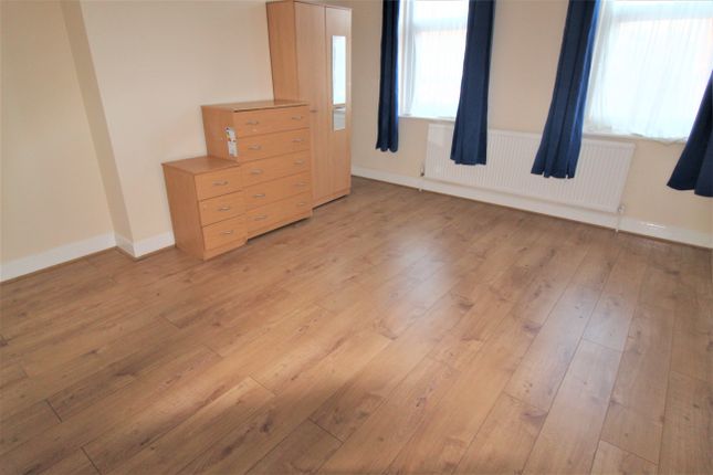 Flat for sale in Cricklewood Broadway, London